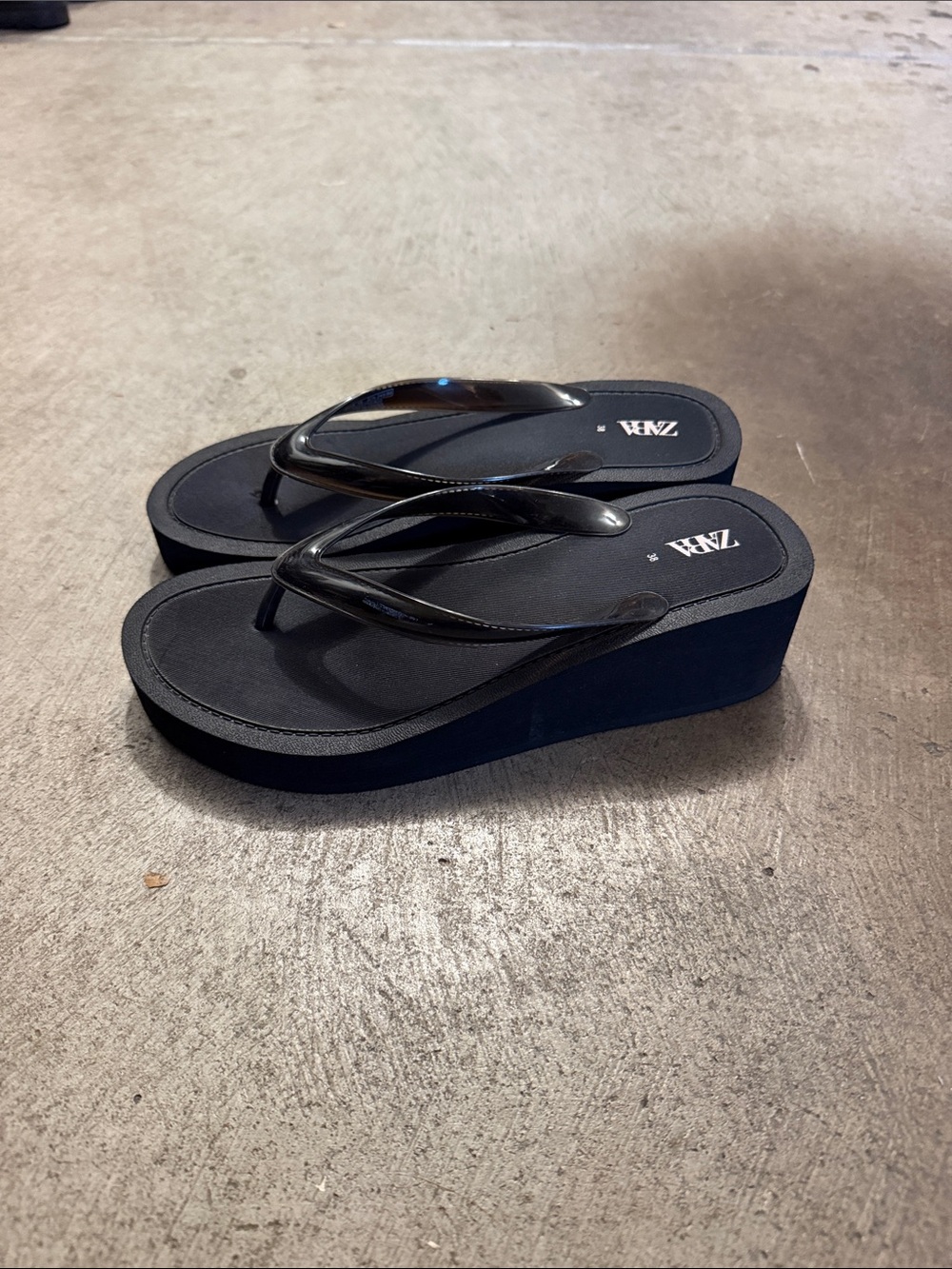 Zara Black Platform Flip Flop Sandals - Women's